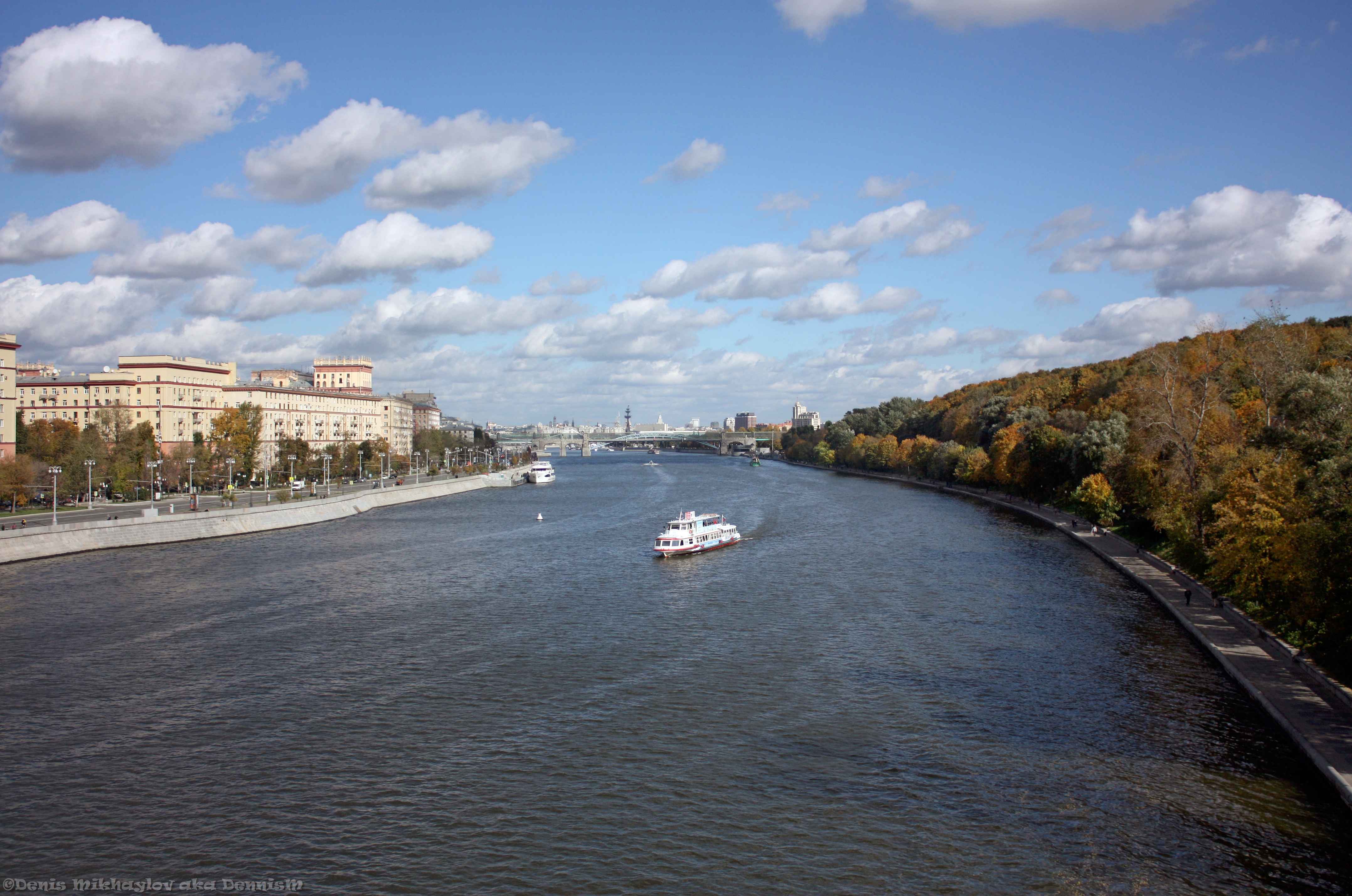 Картинка река москва река