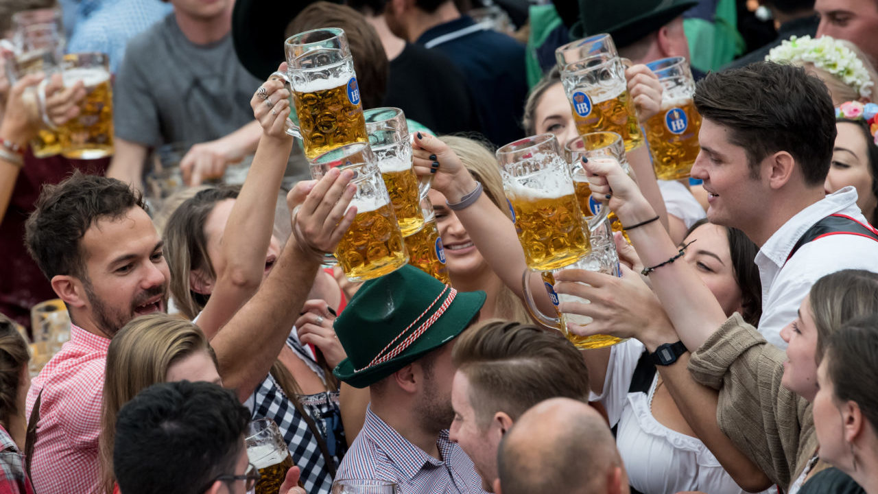 Сколько пивоварен участвуют в октоберфесте. Октоберфест в Германии 2023. Фестиваль Октоберфест в Германии.
